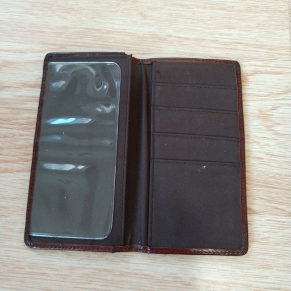 $5 w bundle _Wilson Leather Checkbook - Picture 2 of 6
